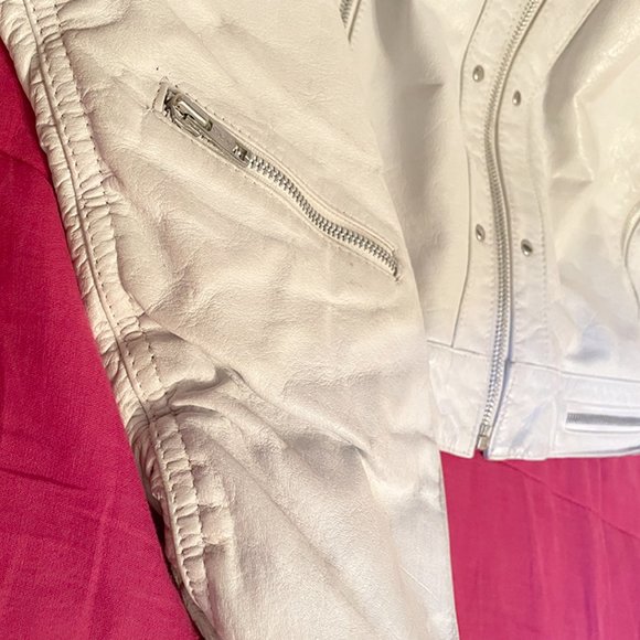 Vintage 1980s white leather jacket with 21 zippers! Sleeves zip off - Picture 6 of 9